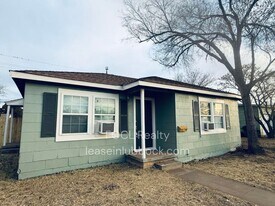 2008 36th St in Lubbock, TX - Building Photo