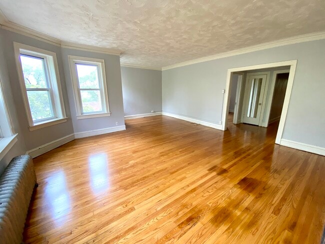 7931 S Manistee Ave, Unit 2S in Chicago, IL - Building Photo - Building Photo