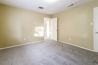 2227 Lexington Woods Dr in Spring, TX - Building Photo - Building Photo
