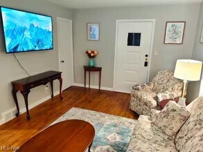 488 E 222nd St-Unit -Down in Euclid, OH - Building Photo - Building Photo