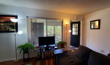 123 Lake Pine Cir-Unit -B-2 in Greenacres, FL - Building Photo - Building Photo