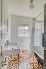 2215 SE Powell Blvd, Unit Apt 3 in Portland, OR - Foto de edificio - Building Photo