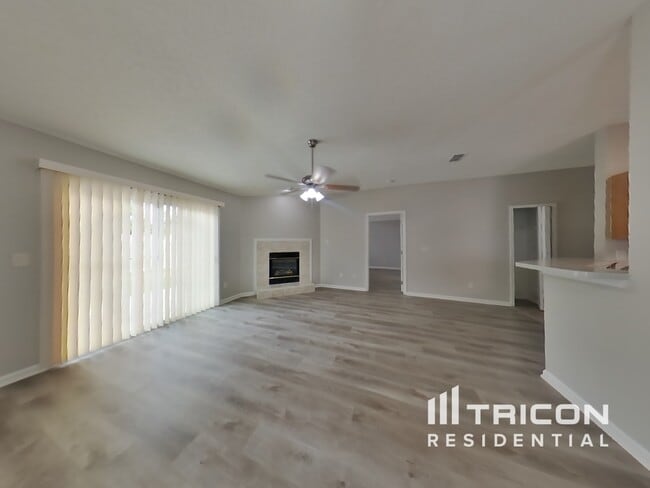 3424 International Village Dr W in Jacksonville, FL - Building Photo - Building Photo