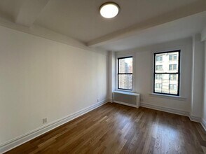 900 W End Ave in New York, NY - Building Photo - Building Photo
