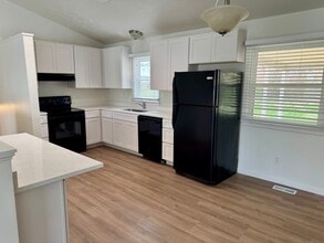 9209 Aylesbury Dr in Louisville, KY - Building Photo - Building Photo