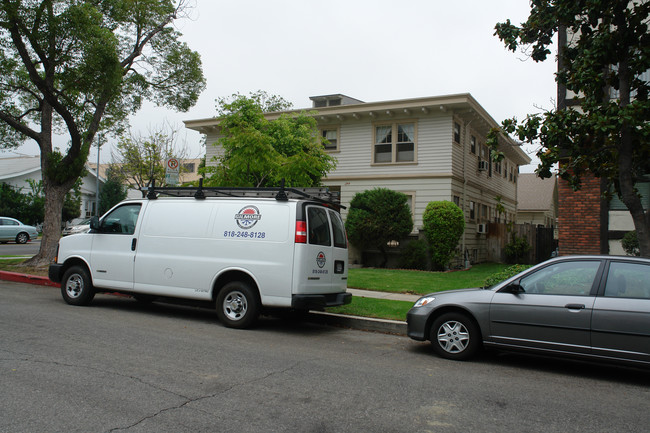 244 N Kenwood St in Glendale, CA - Foto de edificio - Building Photo