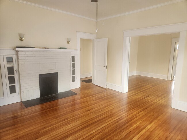 703 W Markham Ave in Durham, NC - Building Photo - Building Photo