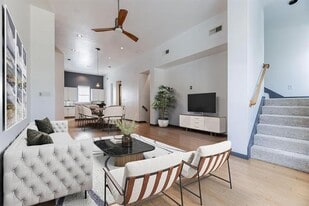 742 Cannen John Ln in Dallas, TX - Building Photo