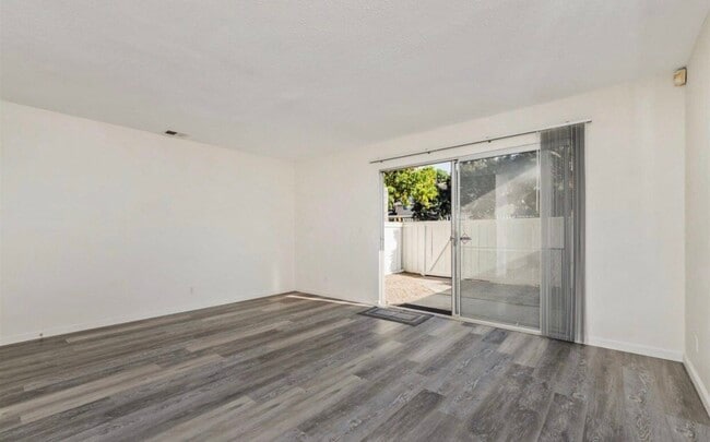 4213 La Casita Way, Unit 1 in Oceanside, CA - Building Photo - Building Photo