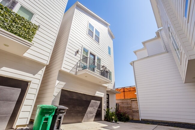 property at 1025 Roberts St