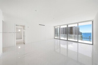 300 Biscayne Blvd Way in Miami, FL - Building Photo - Building Photo