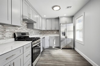 118 Forest Ave in Glen Cove, NY - Building Photo - Building Photo