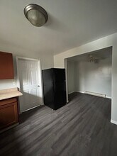 105 W Emeline St in Milford, IN - Foto de edificio - Building Photo