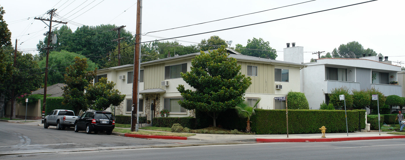 12501-12509 Valley Spring Ln in Studio City, CA - Building Photo