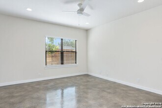 211 Utah St in San Antonio, TX - Building Photo - Building Photo