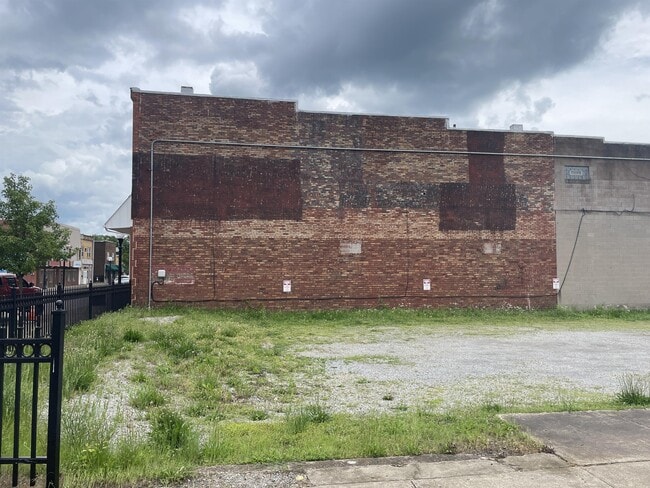 506 Midland Ave in Midland, PA - Building Photo - Building Photo