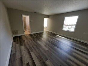 13824 Orange Sunset Dr in Tampa, FL - Building Photo - Building Photo