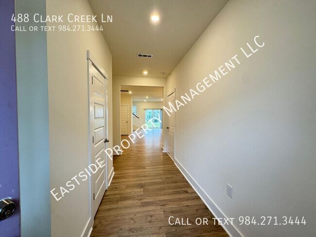 488 Clark Creek Ln in Cary, NC - Building Photo - Building Photo