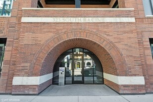 323 S Racine Ave in Chicago, IL - Building Photo