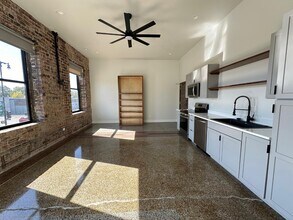 902 N Broadway St in Pittsburg, KS - Building Photo - Building Photo