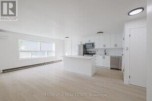 81 Ontario St in Bowmanville, ON - Building Photo