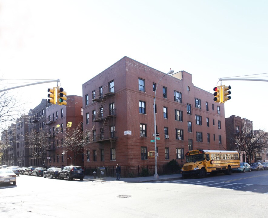 35-06 94th St in Jackson Heights, NY - Foto de edificio