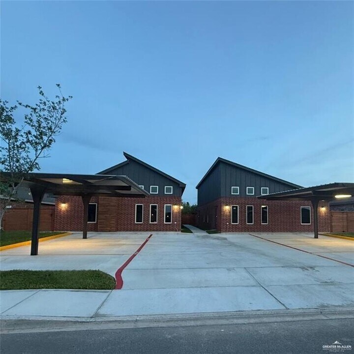 12 Hidden Hls St-Unit -2 in Mission, TX - Building Photo