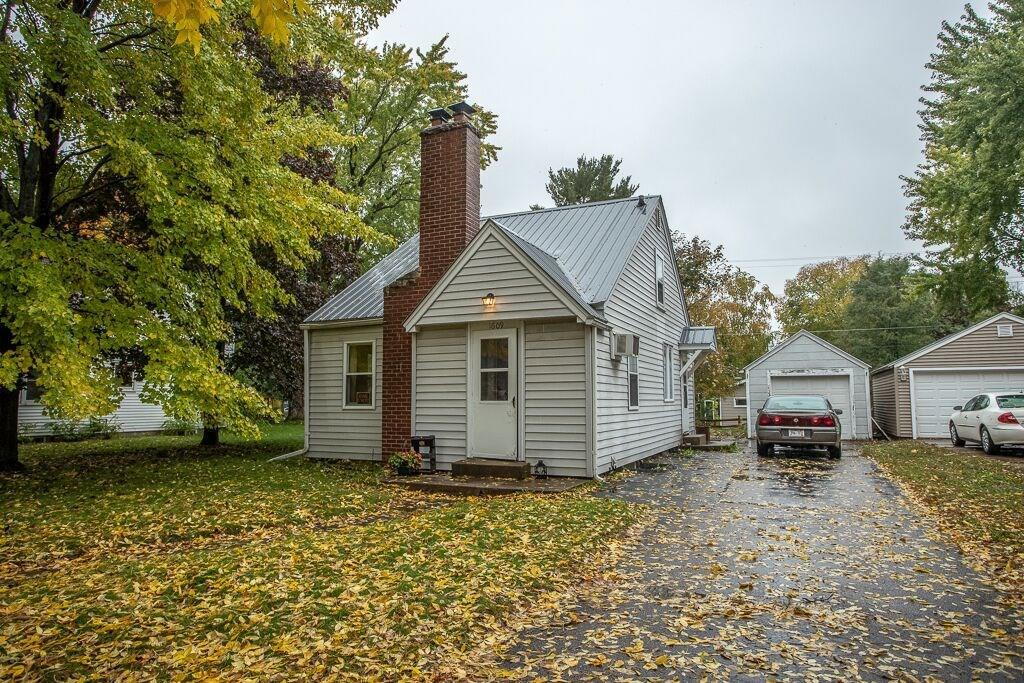 1609 8th St E in Menomonie, WI - Building Photo