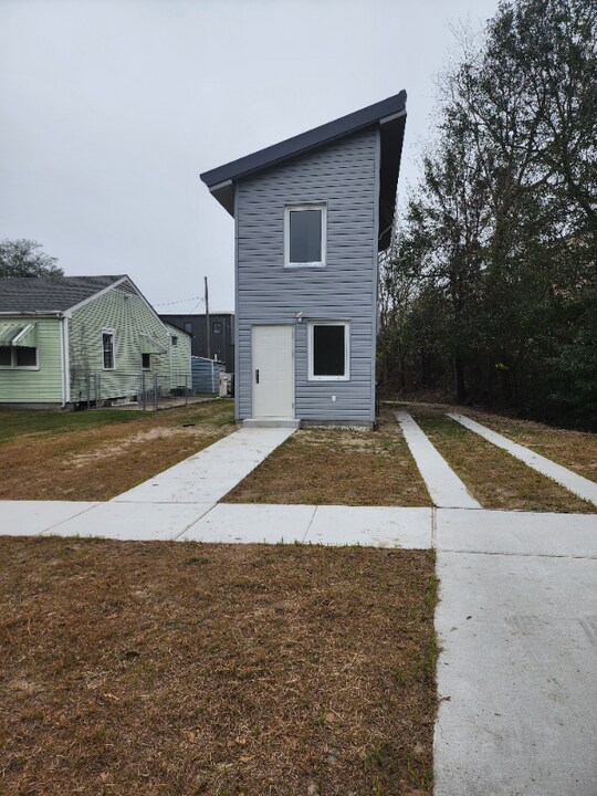 5701 Argonne Blvd in New Orleans, LA - Building Photo
