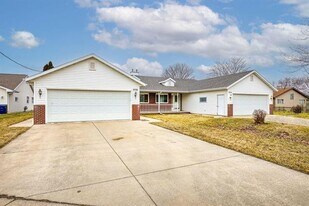 510 E Peter Ln in Little Chute, WI - Building Photo