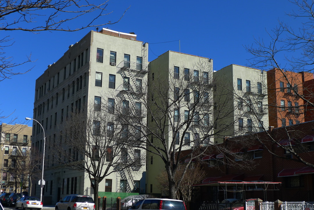 940 Tiffany St in Bronx, NY - Foto de edificio