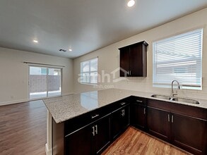 684 W Laredo Ave in Gilbert, AZ - Foto de edificio - Building Photo