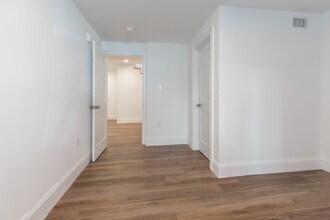 143 E Cottage St, Unit 1 in Boston, MA - Foto de edificio - Building Photo