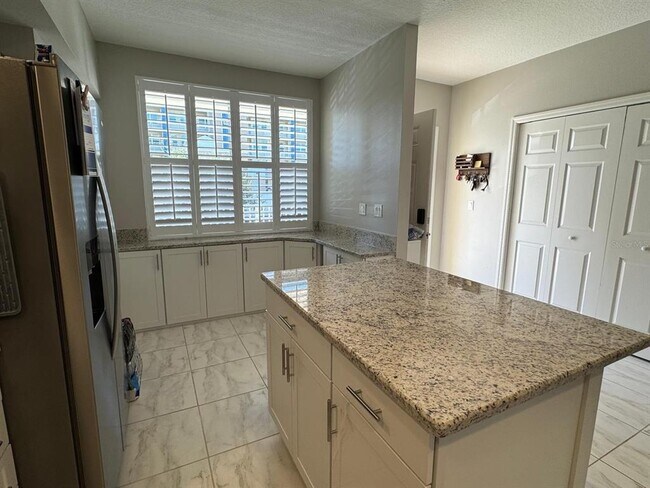 960 Starkey Rd in Largo, FL - Building Photo - Building Photo