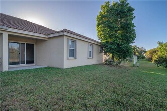 1945 Sirius Ln in Weston, FL - Building Photo - Building Photo