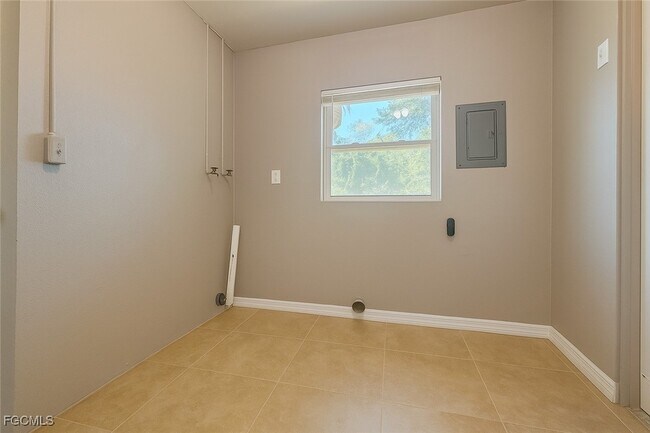 5444 Eleventh Ave in Ft. Myers, FL - Building Photo - Building Photo