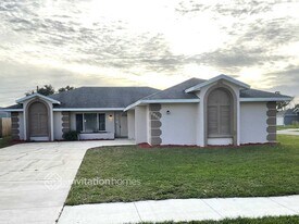2800 W Covington Dr in Deltona, FL - Building Photo