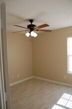 1007 Warren Ave in Laredo, TX - Building Photo - Building Photo