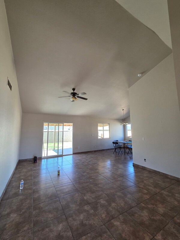 6534 N 71st Ave in Glendale, AZ - Foto de edificio - Building Photo