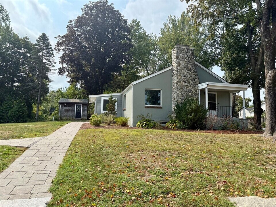 7 Tufts St in Ashland, MA - Building Photo