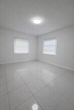 1942-1946 Funston St in Hollywood, FL - Building Photo - Building Photo