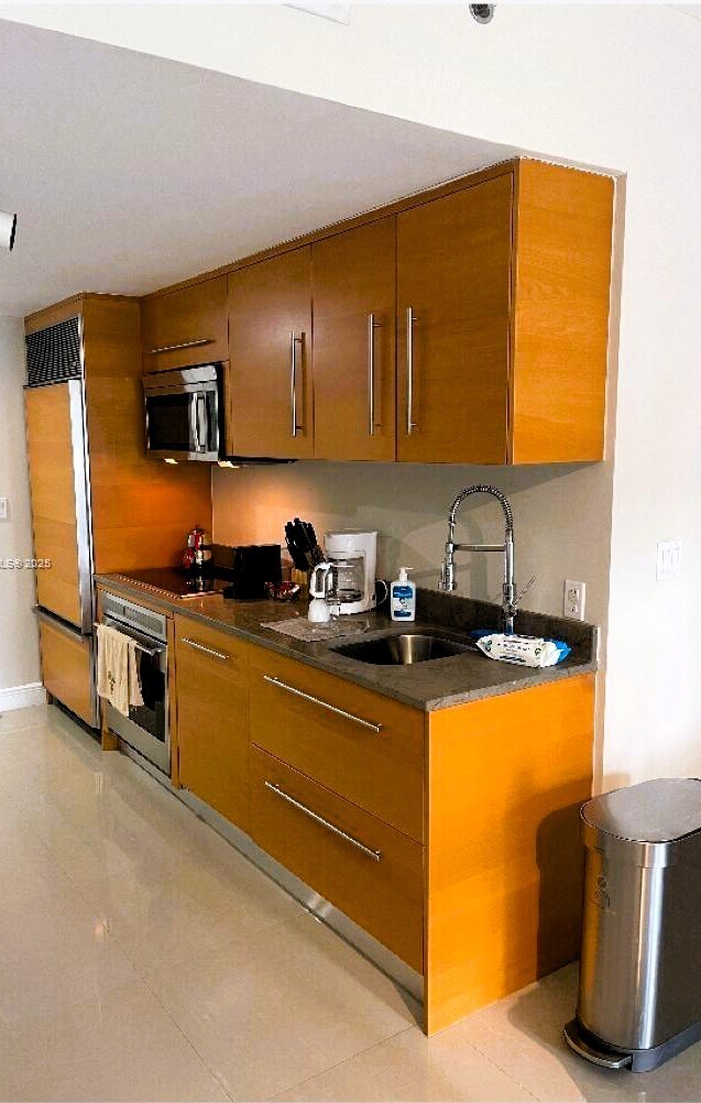 475 Brickell Ave, Unit 808 in Miami, FL - Building Photo - Building Photo