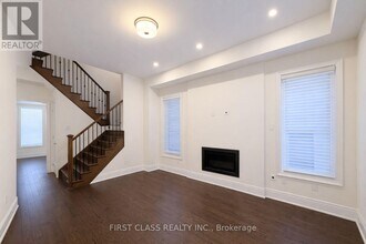 9382 Bayview Ave in Richmond Hill, ON - Building Photo - Building Photo