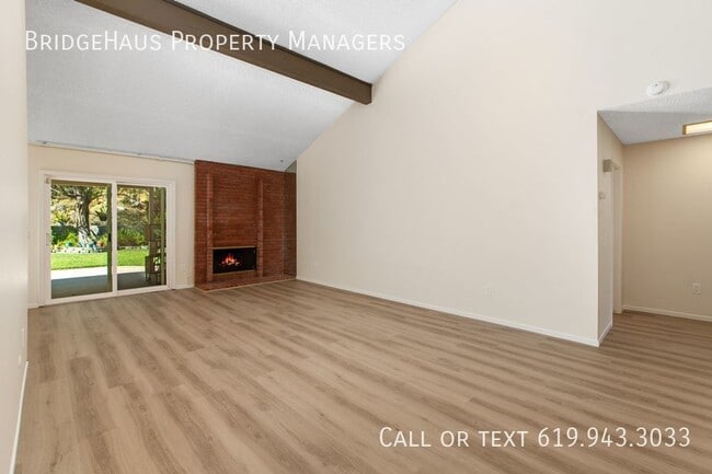 10550 Canyon Lake Dr in San Diego, CA - Building Photo - Building Photo