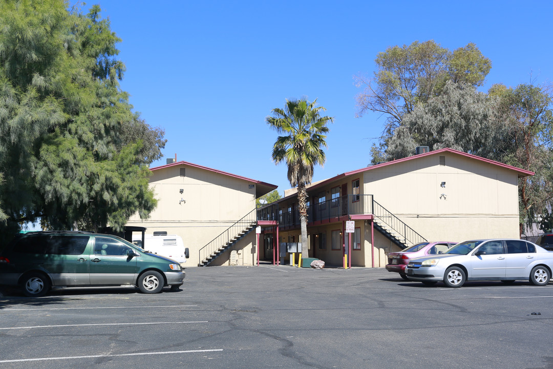 Fort Lowell Manor in Tucson, AZ - Building Photo