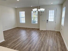 10263 Highline Crest St in Orlando, FL - Building Photo - Building Photo