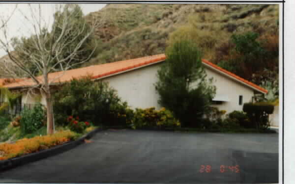 Casa Chica in San Jacinto, CA - Building Photo