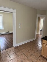 128 Pleasant St, Unit Apartment 3 in New Britain, CT - Foto de edificio - Building Photo
