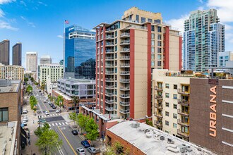 Diamond Terrace in San Diego, CA - Building Photo - Building Photo