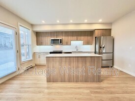 685-685 Boynton Pl in Kelowna, BC - Building Photo